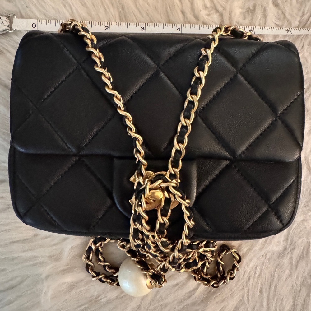 Elegant Black Quilted Chain Bag